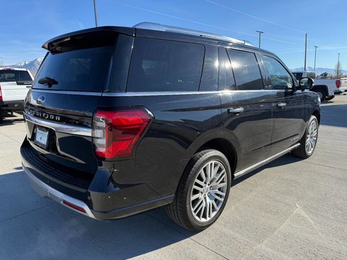 Used 2023 Ford Expedition Platinum image 3