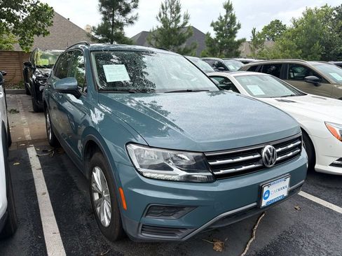 Used 2019 Volkswagen Tiguan S w/ Driver Assistance Package FWD image 2