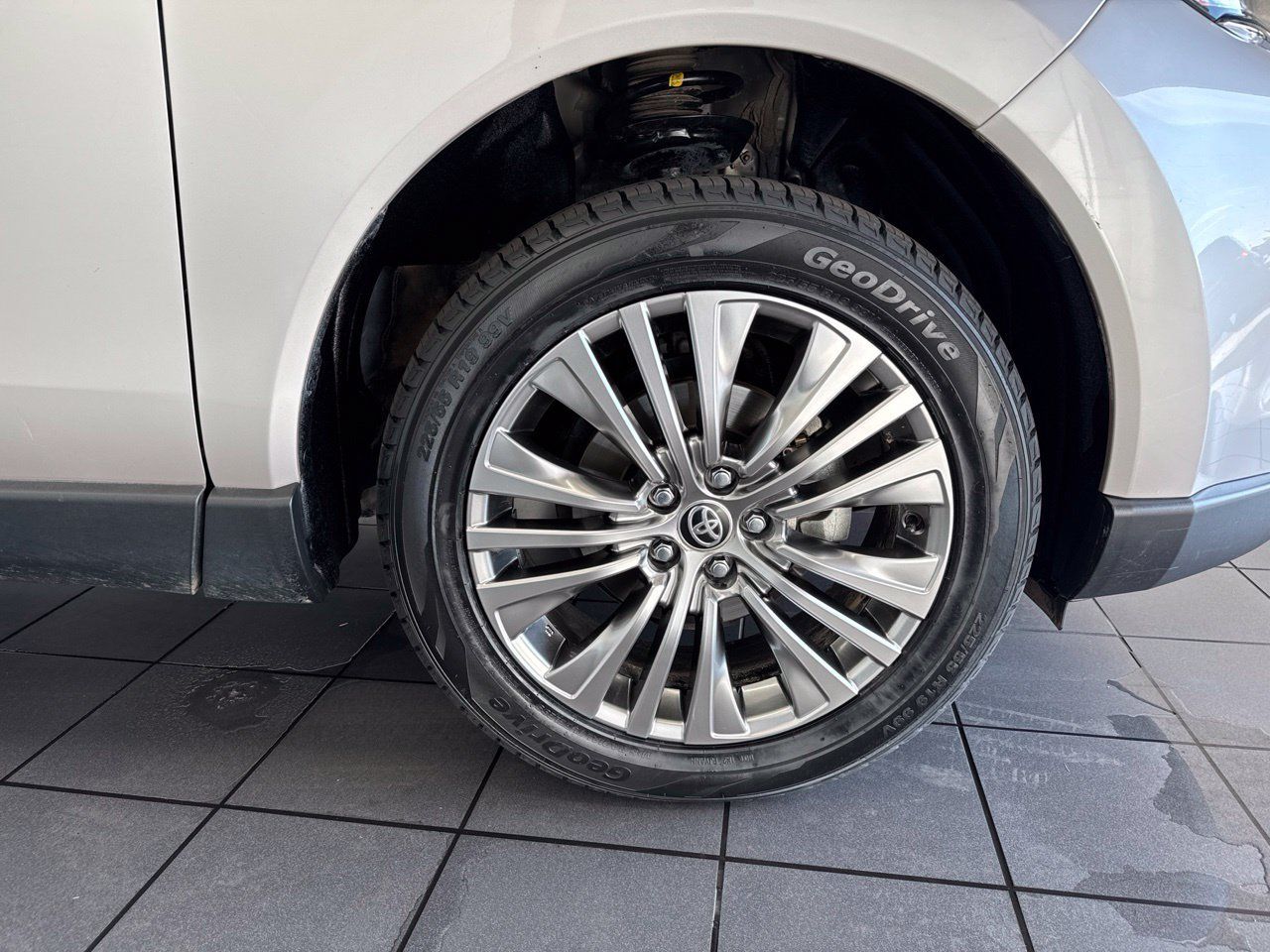Used 2024 Toyota Venza Limited AWD/4WD image 53