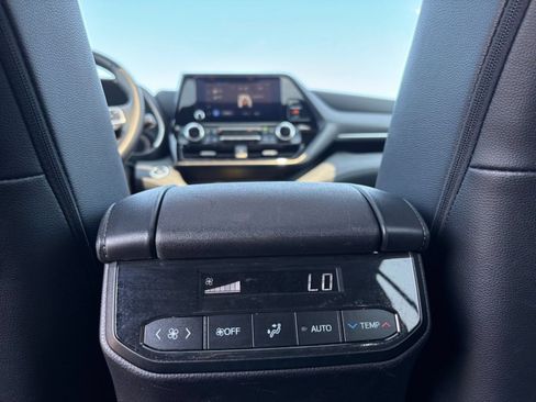 Used 2025 Toyota Highlander XSE AWD/4WD image 25