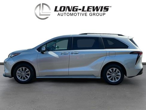 Used 2024 Toyota Sienna XLE FWD image 2