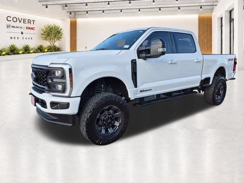 Used 2024 Ford F250 Lariat w/ Sport Appearance Package AWD/4WD image 4
