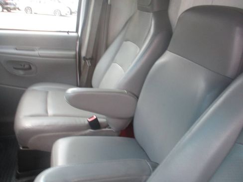 Used 2011 Ford E-450 and Econoline 450 Super Duty image 26