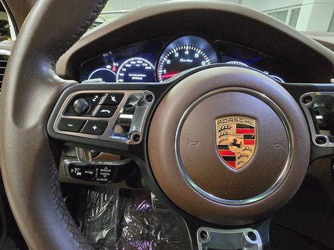 Used 2020 Porsche Cayenne Turbo image 20