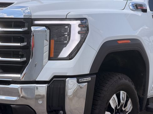 Used 2024 GMC Sierra 2500 SLT w/ SLT Premium Package AWD/4WD image 8