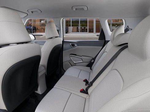 New 2025 Kia Soul LX w/ LX Technology Package FWD image 18