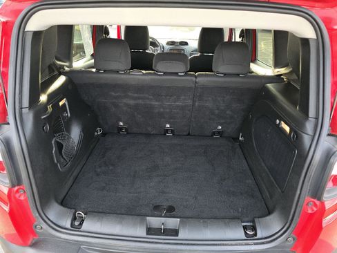 Used 2016 Jeep Renegade Latitude w/ Cold Weather Group image 18