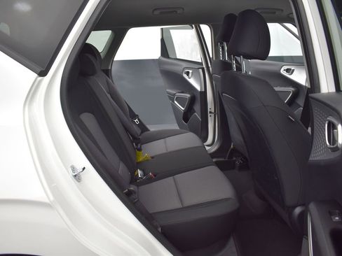 Used 2025 Kia Soul LX w/ LX Technology Package FWD image 17