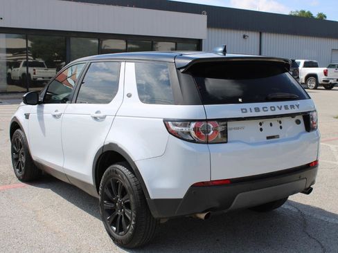 Used 2017 Land Rover Discovery Sport SE image 4