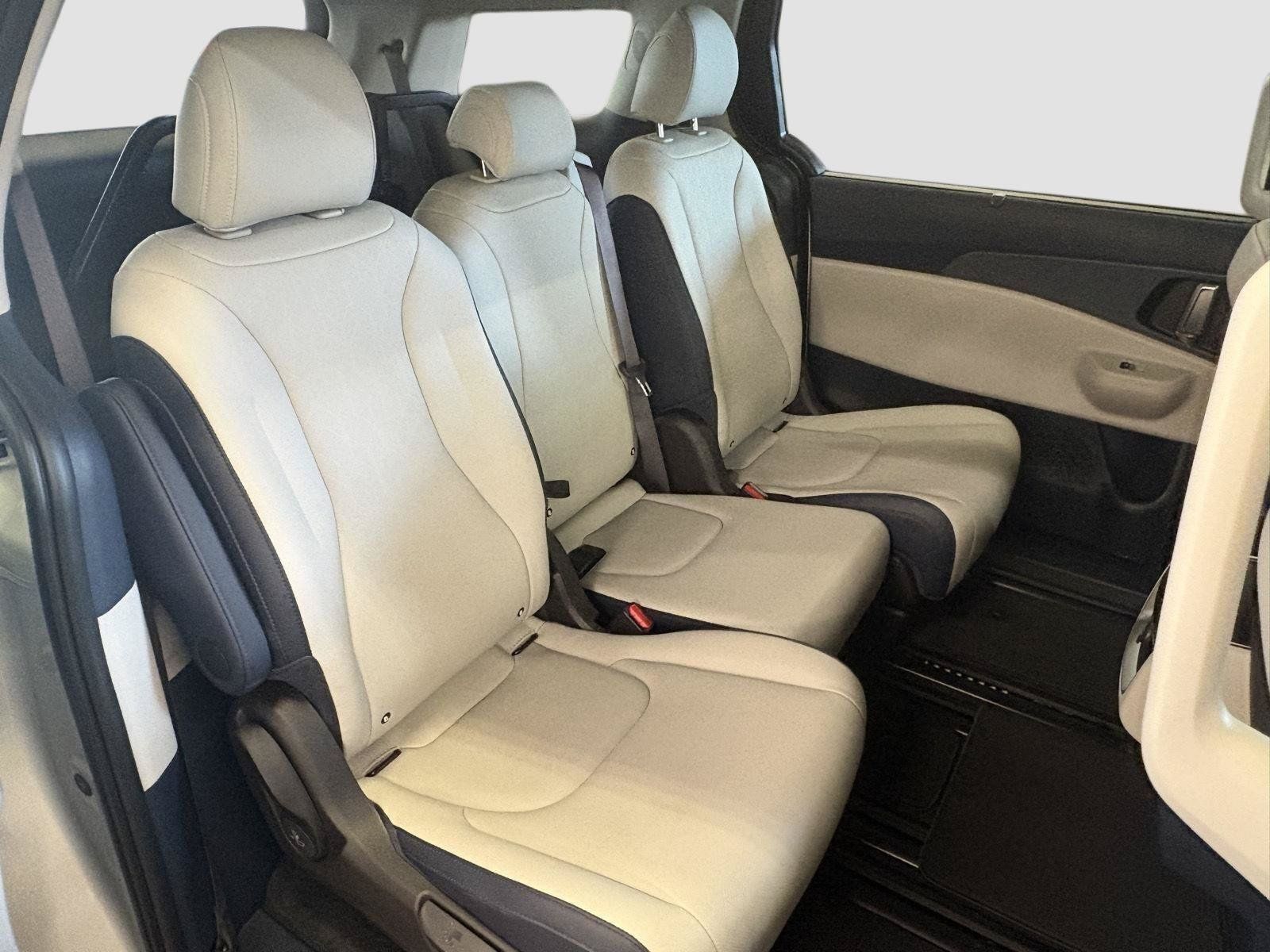 Certified 2026 Kia Carnival EX FWD image 17