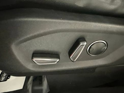 Used 2016 Ford Explorer XLT w/ Equipment Group 202A FWD image 20