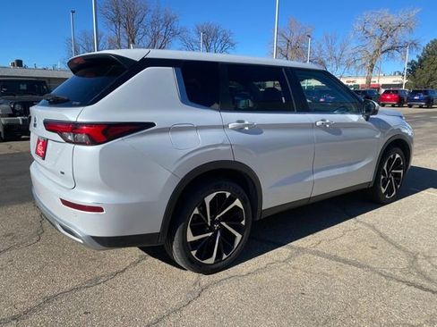 Used 2024 Mitsubishi Outlander SE image 5
