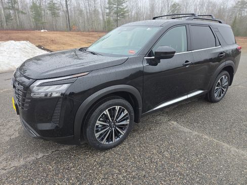 New 2026 Nissan Pathfinder Platinum image 1