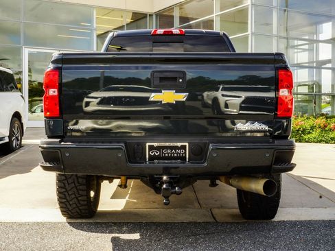 Used 2019 Chevrolet Silverado 2500 High Country w/ Duramax Plus Package AWD/4WD image 11