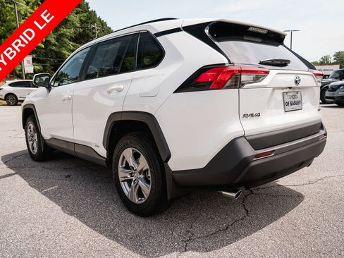 Used 2024 Toyota RAV4 LE AWD/4WD image 5