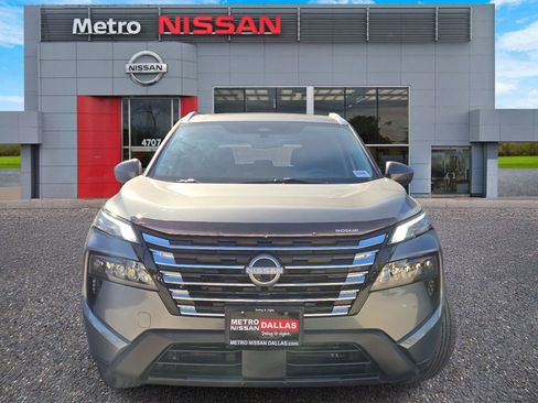 Used 2024 Nissan Rogue SV w/ SV Premium Package image 2