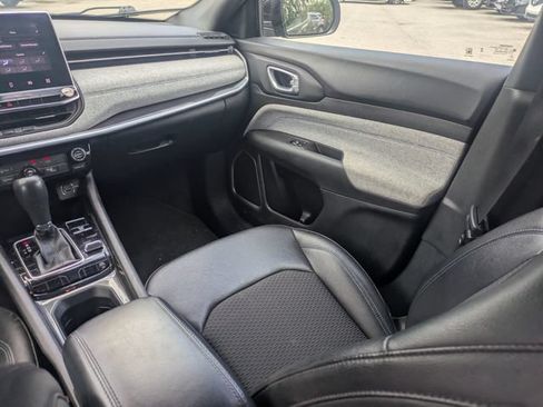 Used 2024 Jeep Compass Latitude AWD/4WD image 17