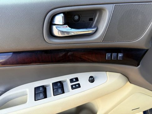 Used 2010 INFINITI G37 Journey w/ Premium Pkg image 15