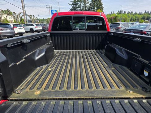 Used 2019 Toyota Tacoma TRD Sport w/ Technology Package AWD/4WD image 8