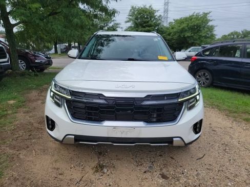 Used 2024 Kia Seltos SX w/ SX Sunroof Package AWD/4WD image 2