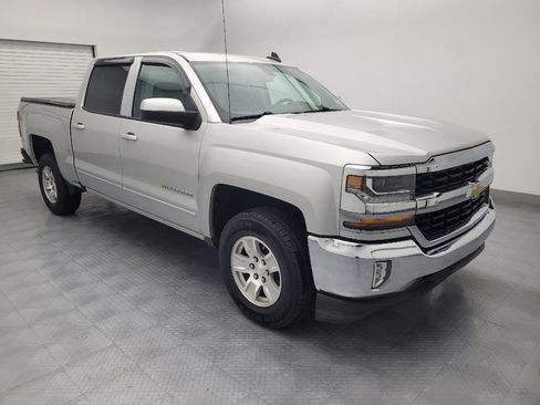 Used 2018 Chevrolet Silverado 1500 LT w/ LT Eassist Package image 11