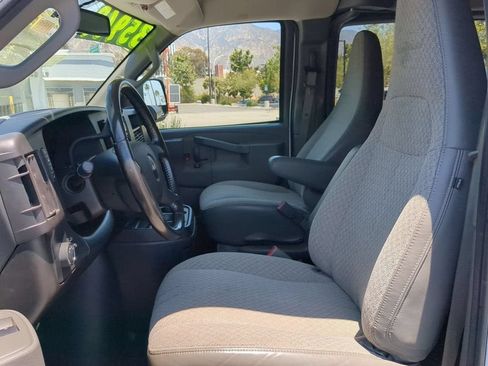 Used 2022 GMC Savana 3500 LS RWD image 22