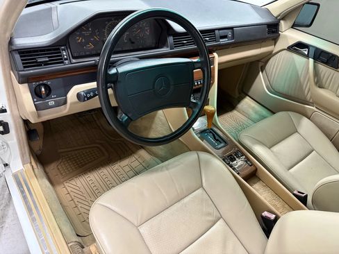 Used 1990 Mercedes-Benz 300 E 3.0 image 60