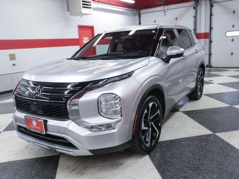 Used 2024 Mitsubishi Outlander SE image 5