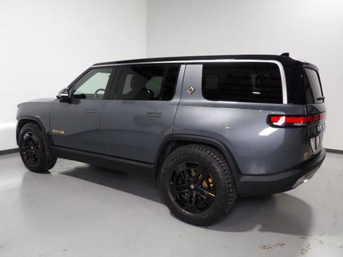 Used 2024 Rivian R1S AWD Adventure image 9