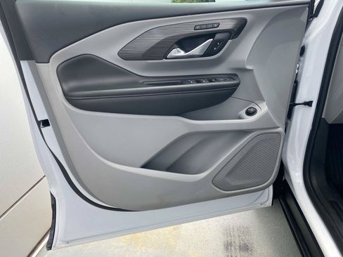 Used 2023 GMC Terrain SLT w/ LPO, Floor Liner Package AWD/4WD image 17