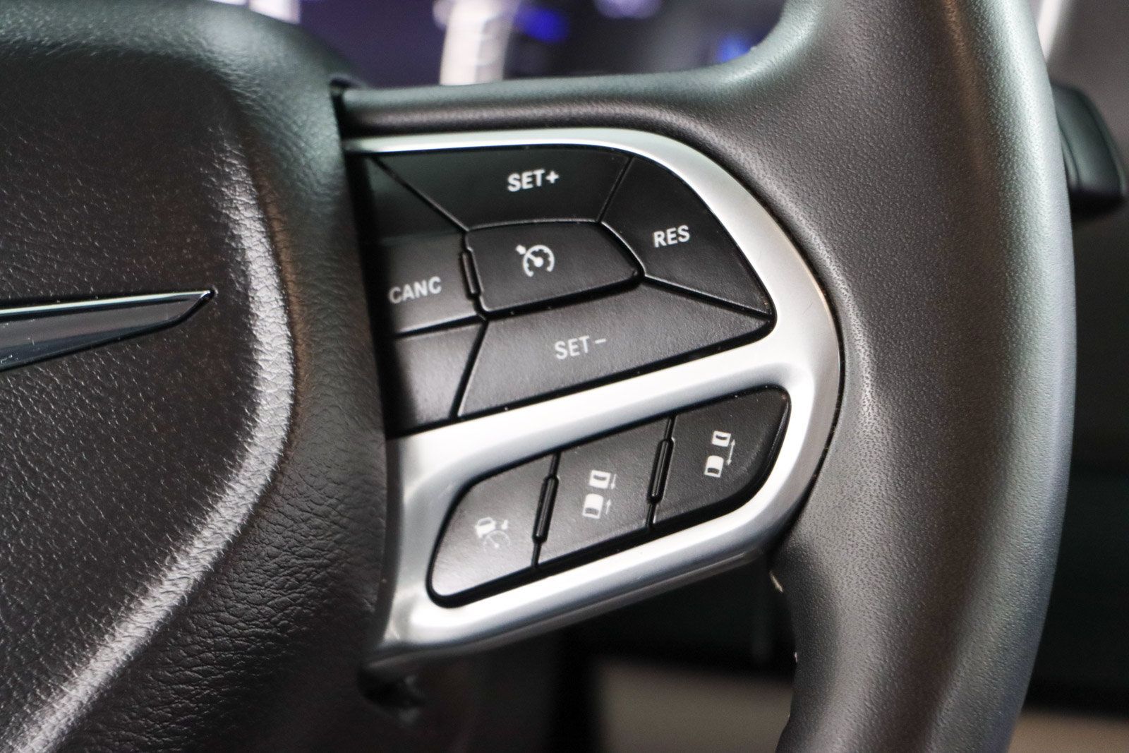 Used 2023 Chrysler Pacifica Touring-L FWD image 14