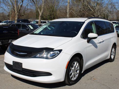 Used 2020 Chrysler Voyager Lxi image 3