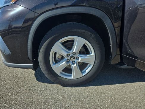 Used 2021 Toyota Highlander LE image 20