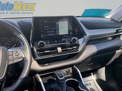 Used 2021 Toyota Highlander XLE AWD/4WD image 13