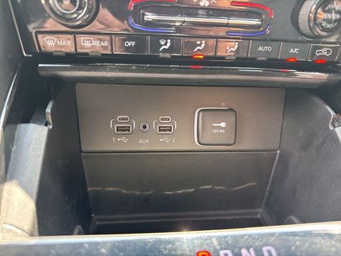 Used 2023 Jeep Grand Cherokee Limited image 36