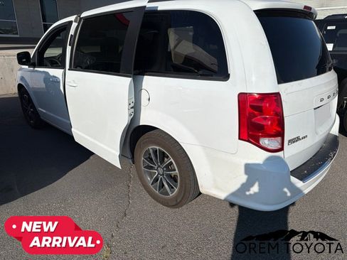 Used 2018 Dodge Grand Caravan GT FWD image 3
