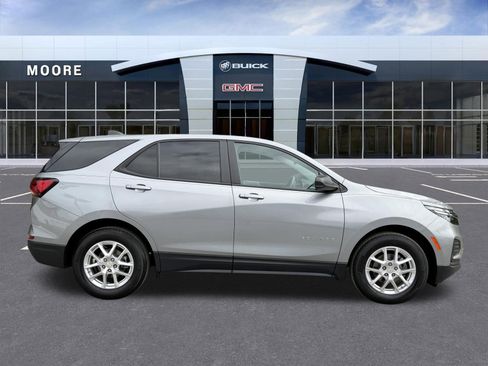 Used 2024 Chevrolet Equinox LS w/ LS Convenience Package FWD image 4