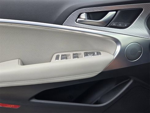 Used 2023 Genesis G70 2.0T w/ Sport Prestige Package image 31