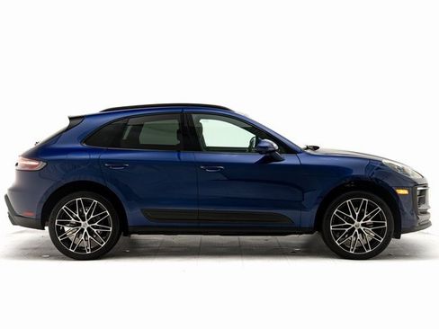 Used 2025 Porsche Macan image 34