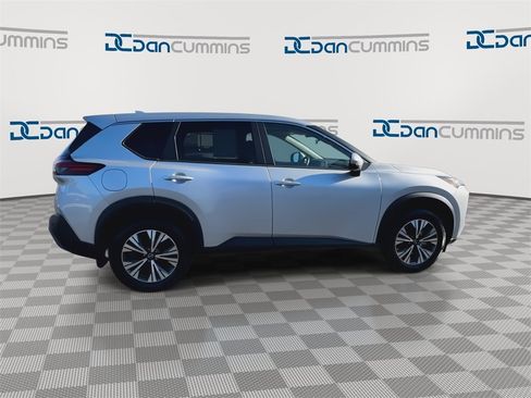 Used 2022 Nissan Rogue SV image 9