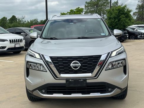 Used 2021 Nissan Rogue Platinum image 2