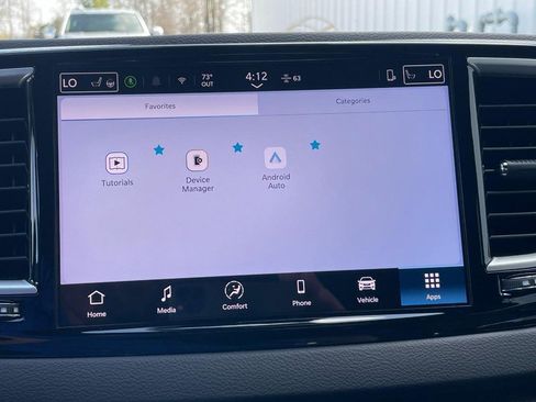 Used 2025 Chrysler Pacifica Select image 43