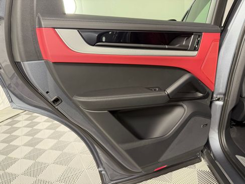 Certified 2026 Porsche Cayenne AWD/4WD image 17
