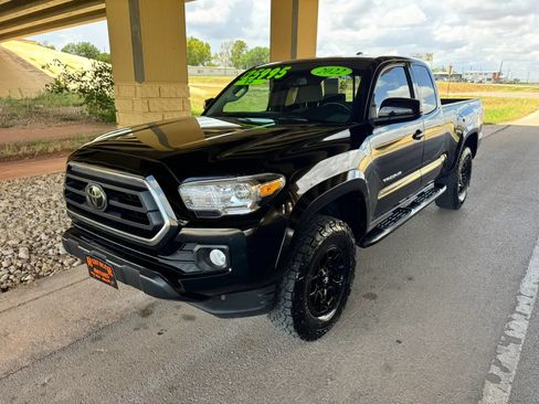 Used 2022 Toyota Tacoma SR5 RWD image 7