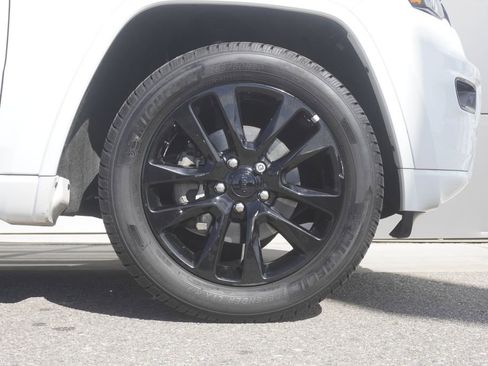 Used 2019 Jeep Grand Cherokee Altitude image 33