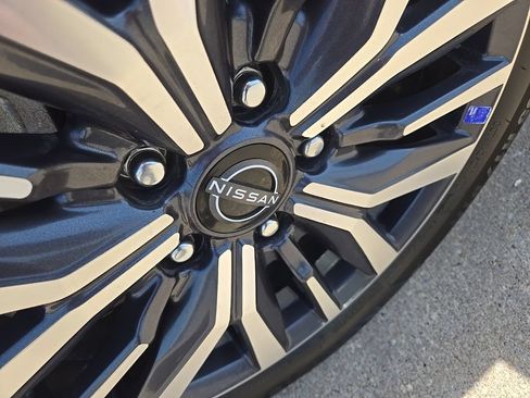 Used 2024 Nissan Kicks SR w/ SR Premium Package FWD image 29