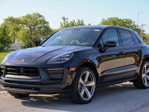 New 2026 Porsche Macan AWD/4WD image 38
