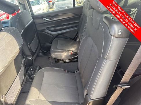 Used 2023 Jeep Grand Cherokee L Laredo image 14