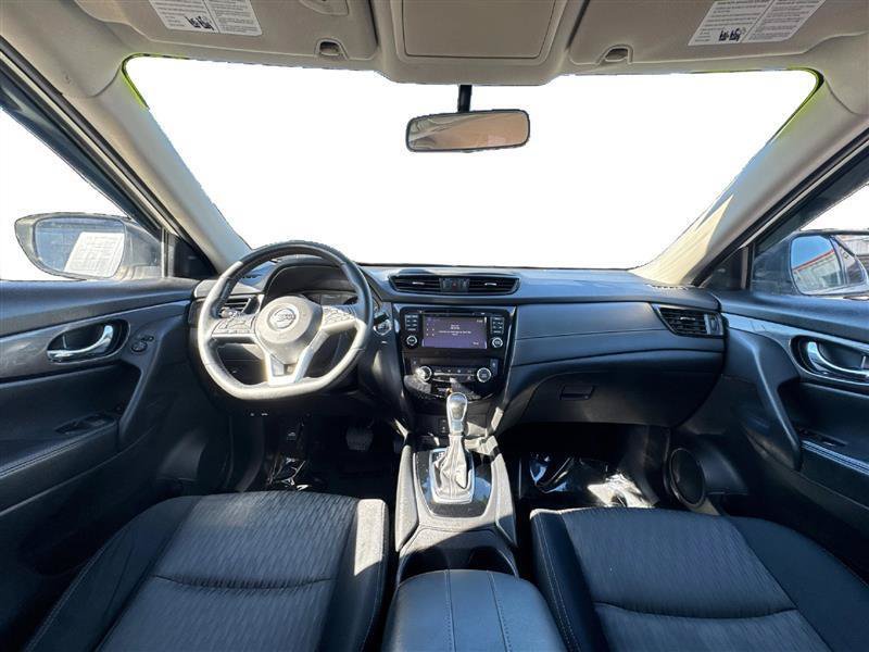 Used 2017 Nissan Rogue SV w/ SV Premium Package AWD/4WD image 14