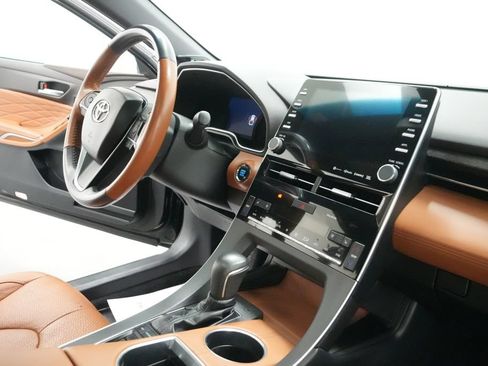 Used 2019 Toyota Avalon Limited FWD image 26